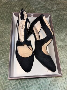 Women’s black heels like new